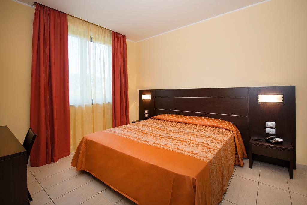 Triple Room,405256104:JPEG