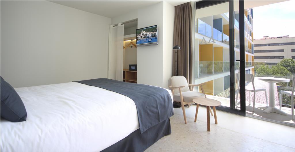 Premium Double Room pool view,444371634:JPEG