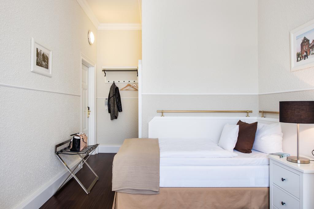 Standard Single Room,413617665:JPEG