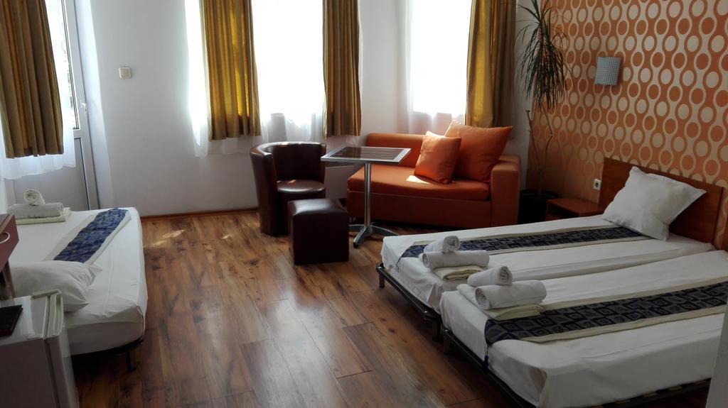 Deluxe Double or Twin Room Extra Bed,414459951:JPEG