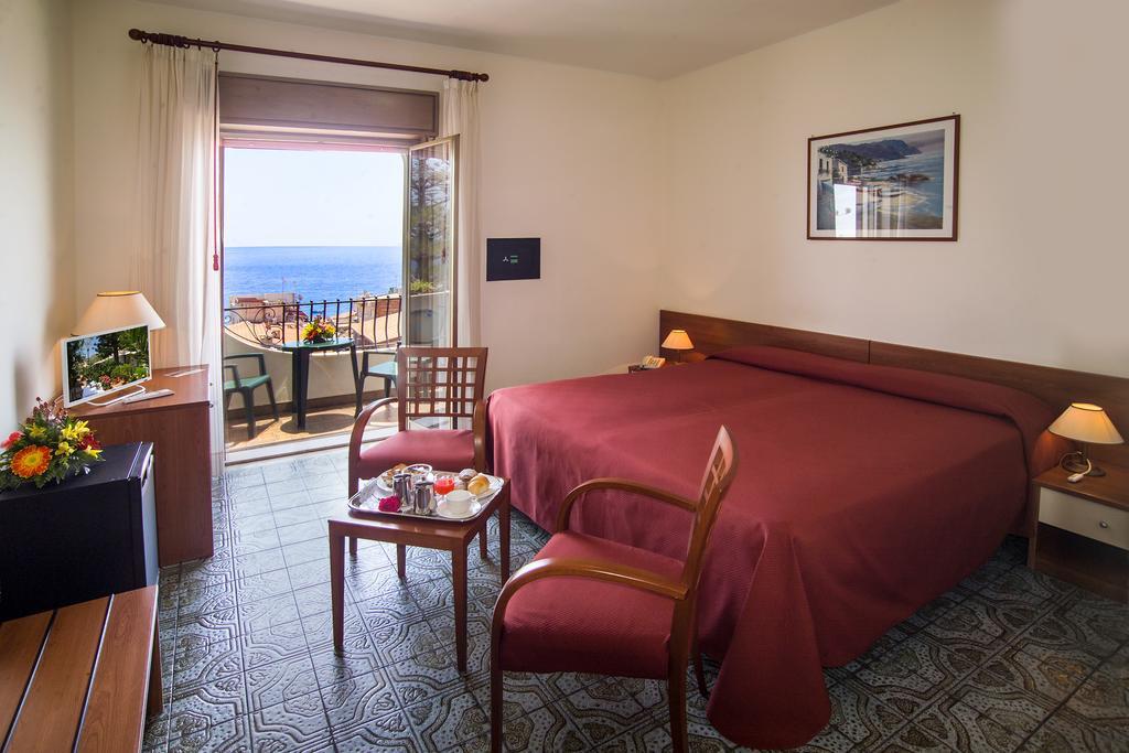Double or Twin Room Sea View,643345713:JPEG