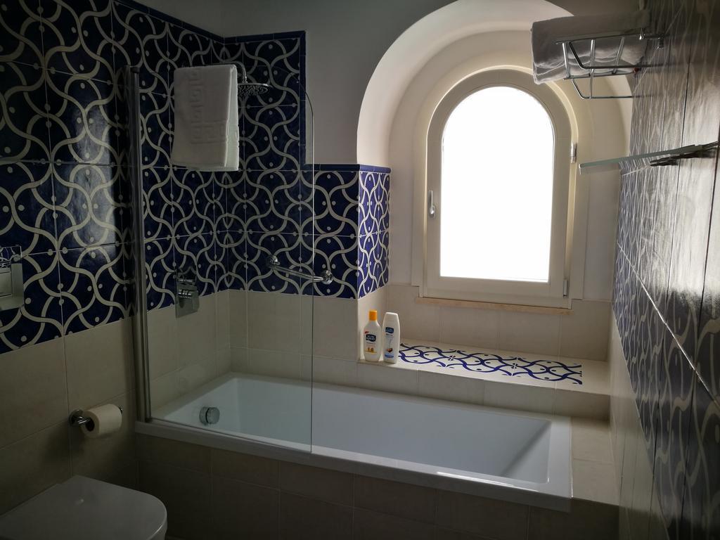 Deluxe Double Room Bath