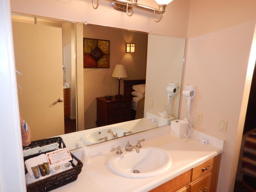 Premium Two-Bedroom Chalet with Lake View
