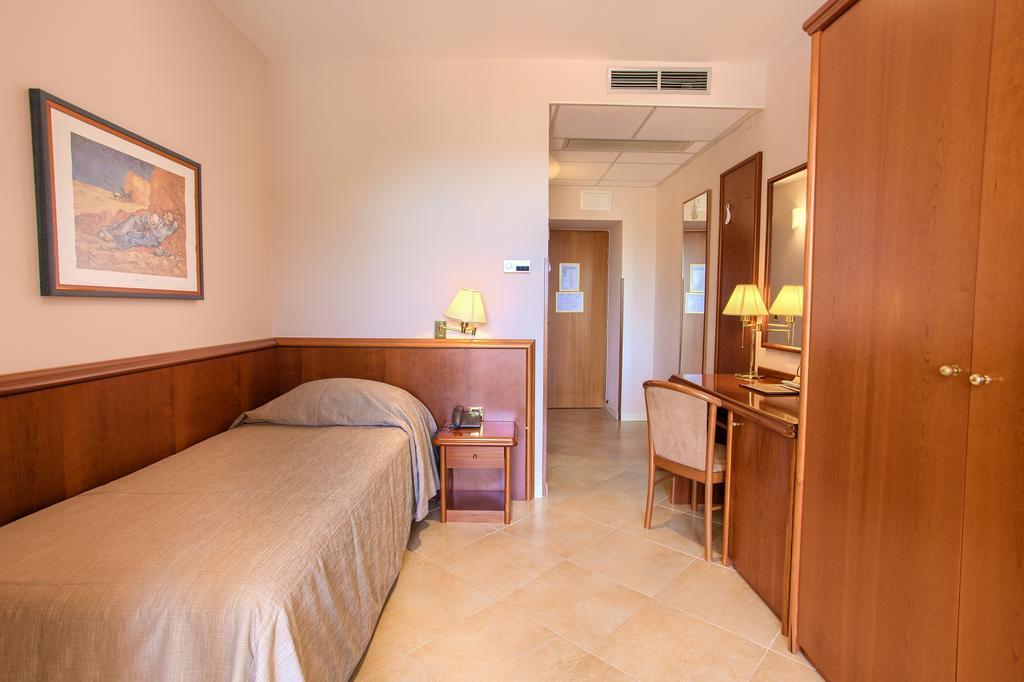 Single Room,659976291:JPEG