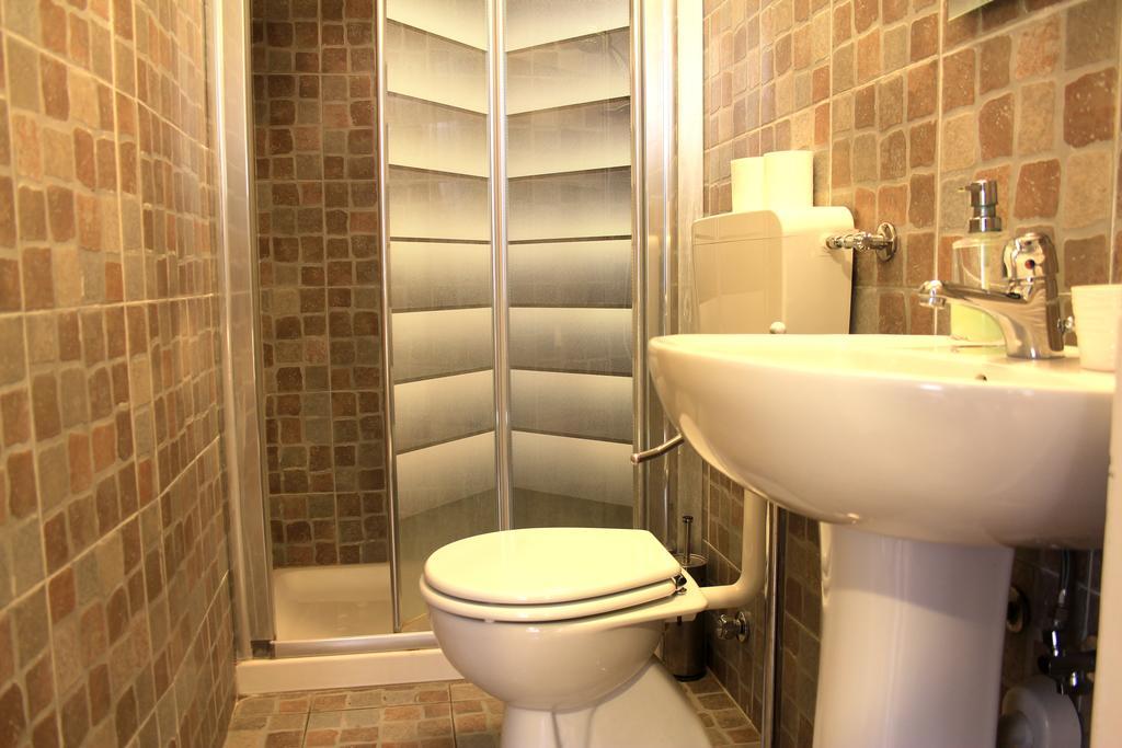 Quadruple Room Private Bathroom