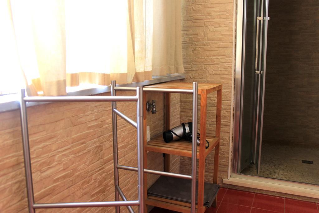 Family Room Private External Bathroom