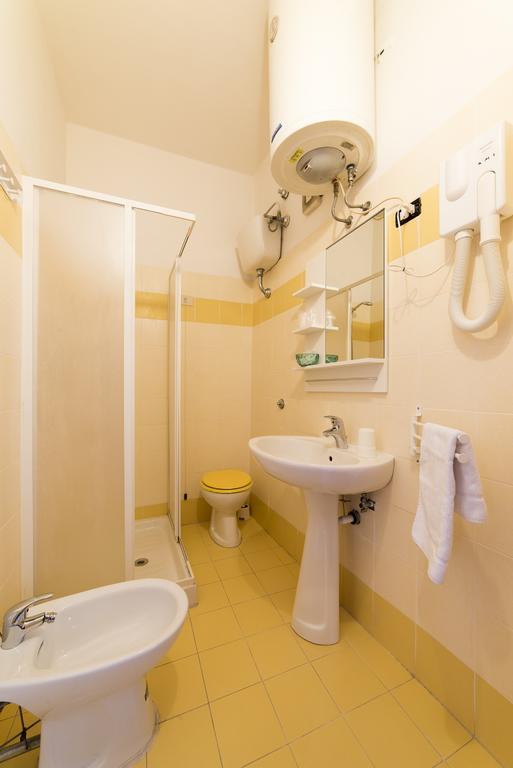 Double Room Via Teobaldi 2,1689852720:JPEG