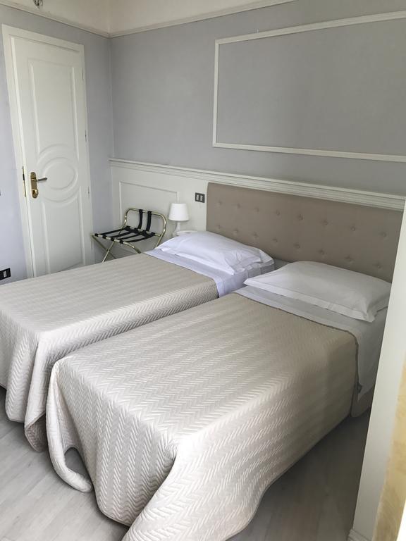 Twin Room,1656173355:JPEG