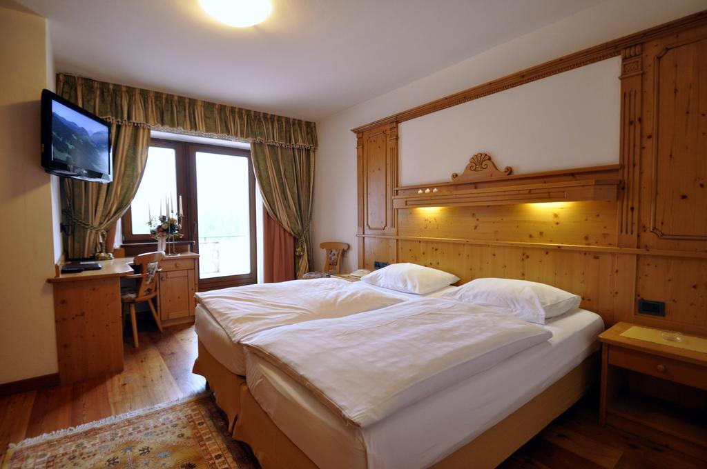 Double or Twin Room Balcony,691267239:JPEG