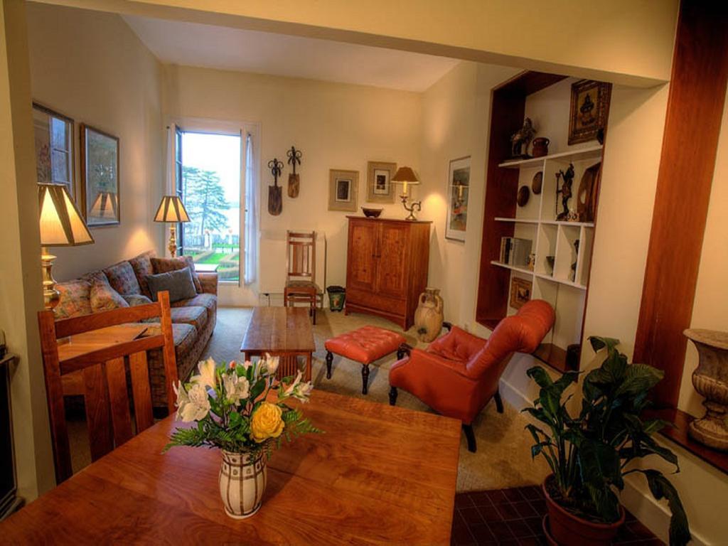 Executive Queen Suite