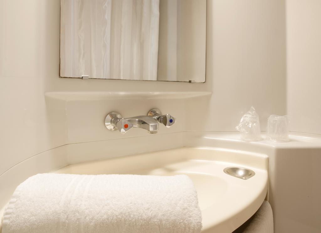 Double Room,704144446:JPEG