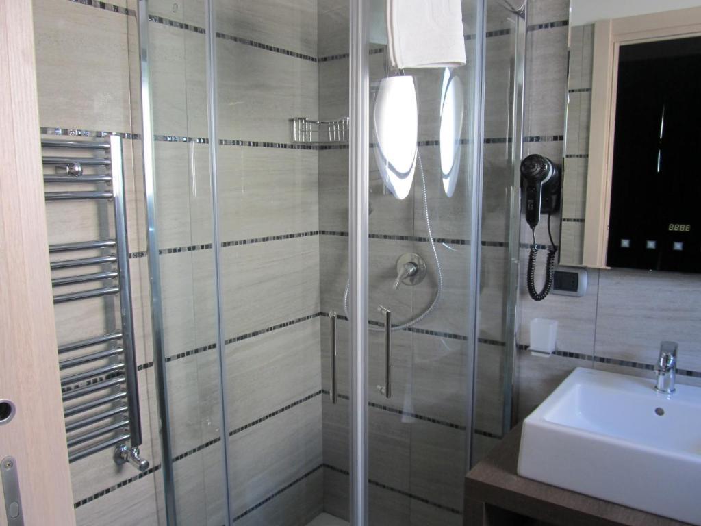 Double or Twin Room Side Sea View