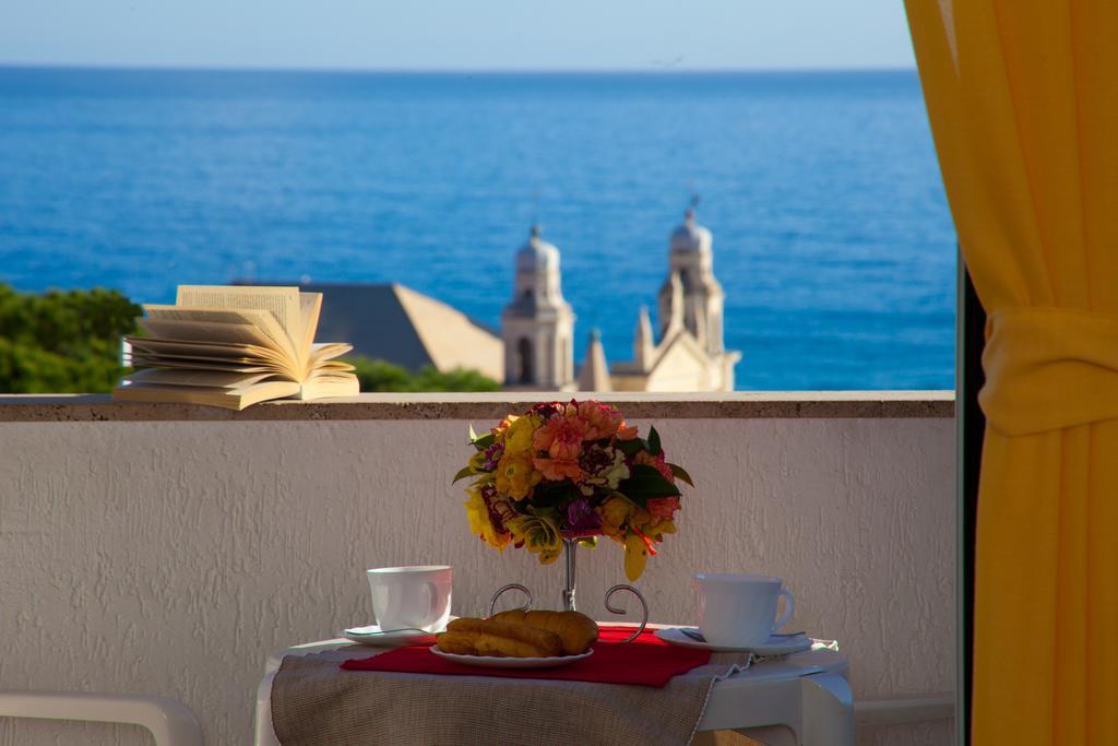 One-Bedroom Apartment Balcony Sea View