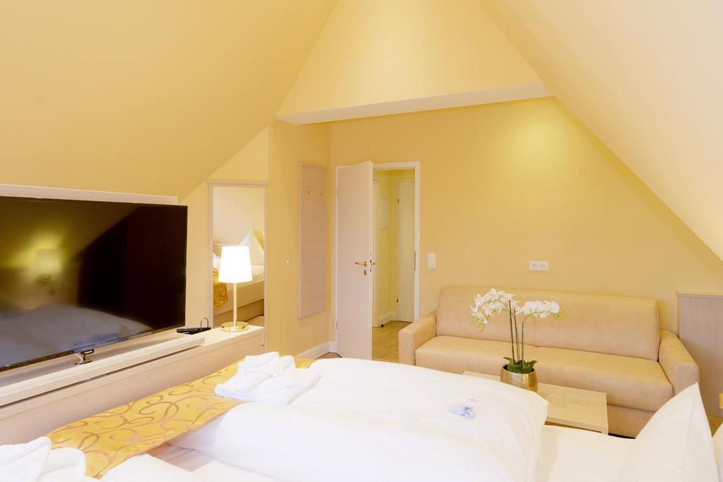 Family room with 2 bedrooms and a shared bathroom