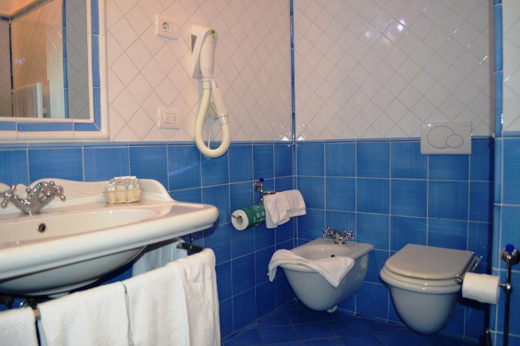 Deluxe Double or Twin Room Sea View,422883810:JPEG
