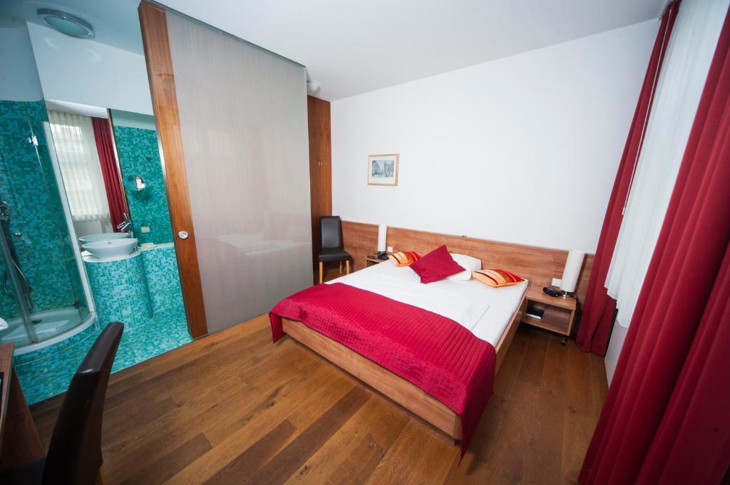 Standard Double Room,42482101:JPEG