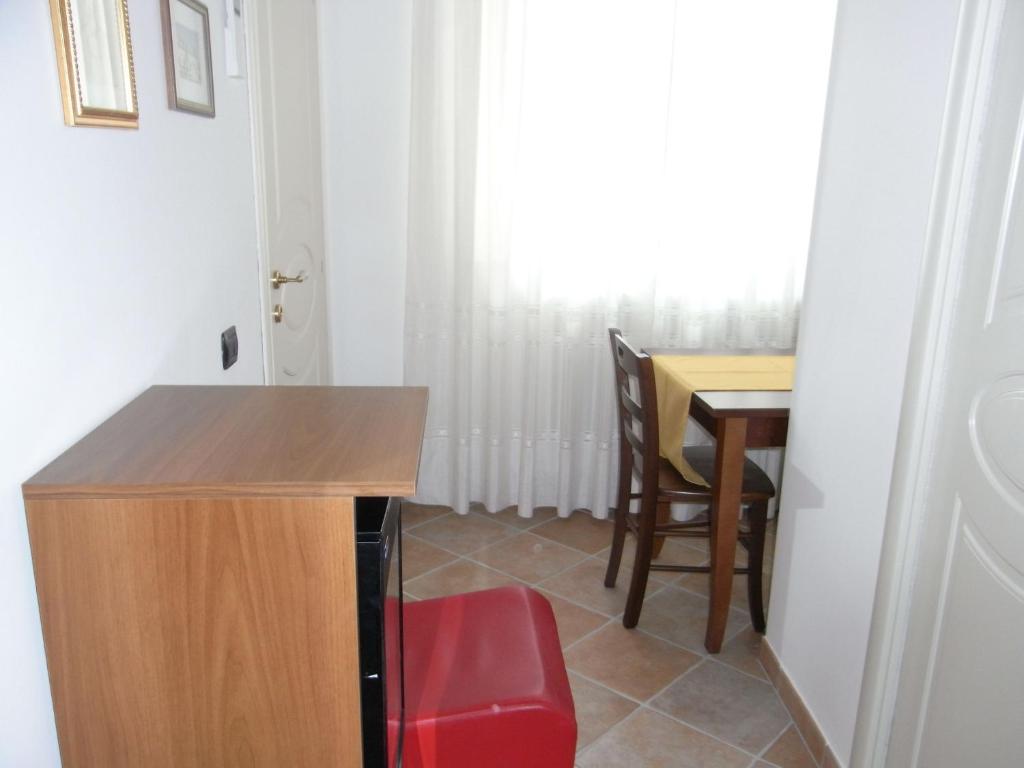Single Room,512178357:JPEG