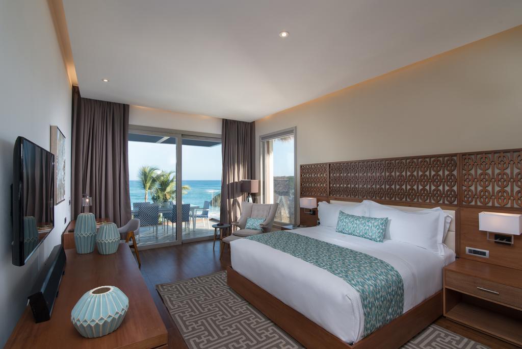 Beachfront One-Bedroom Suite