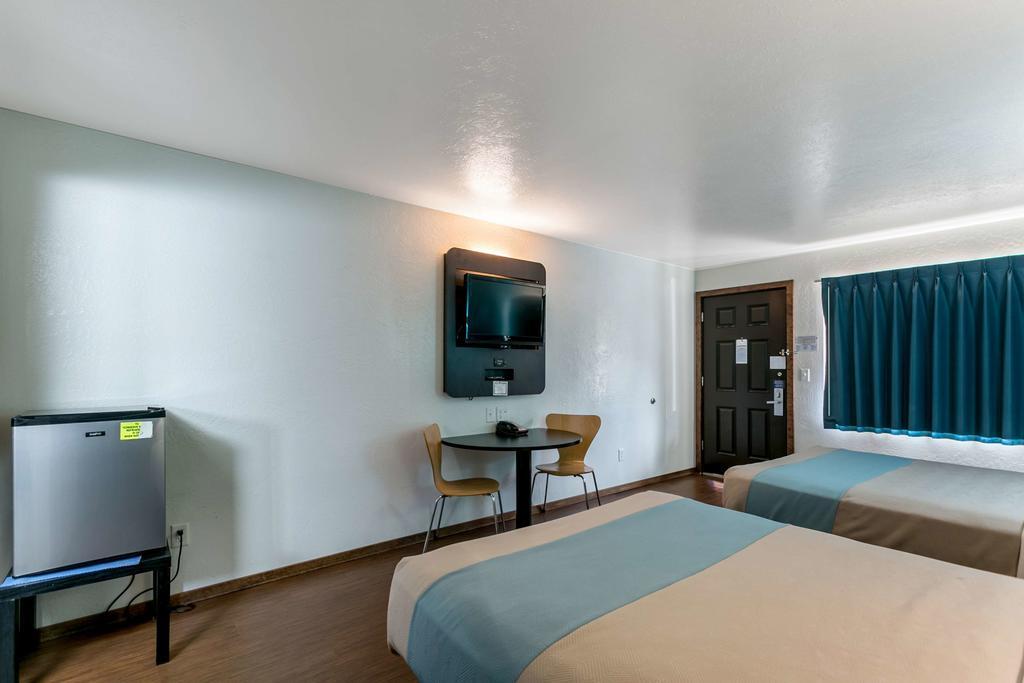 2 Queen Beds 