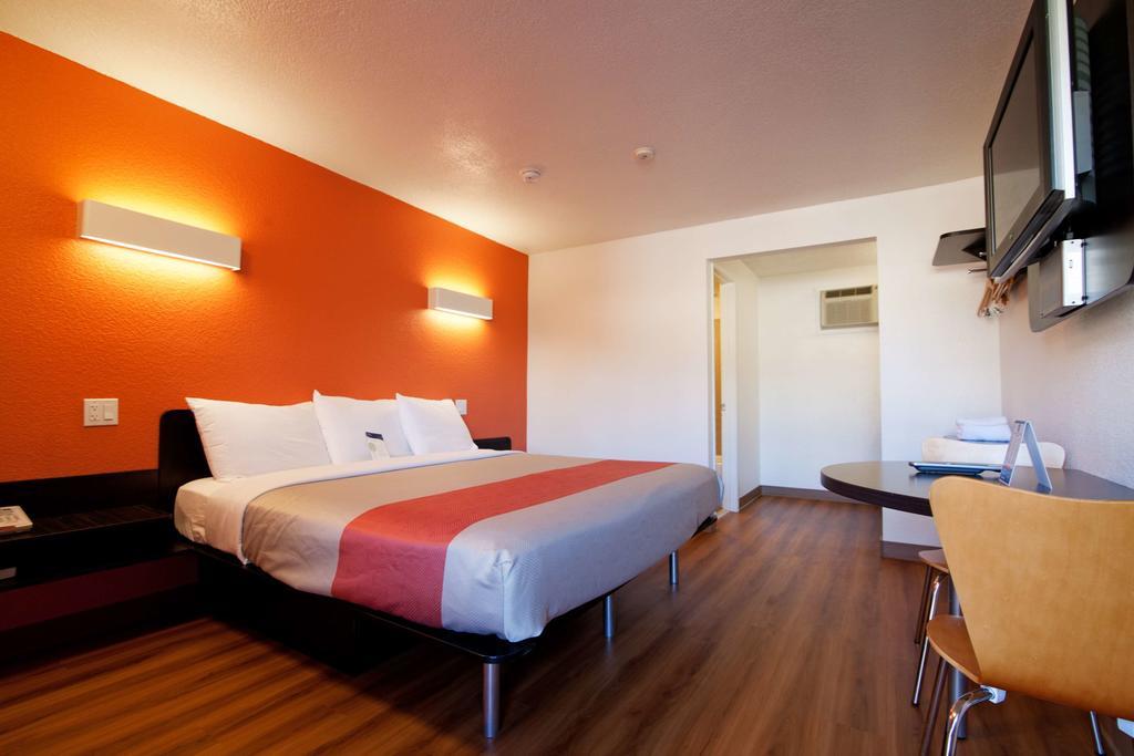 King Room - Non-Smoking
