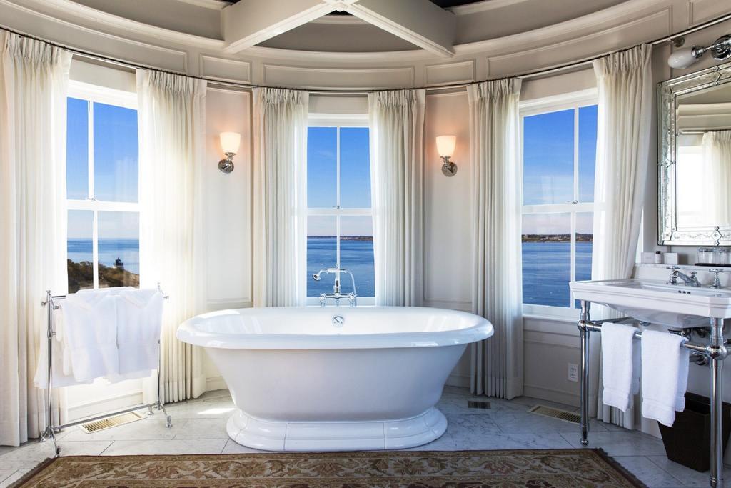 Deluxe King Suite,425234262:JPEG