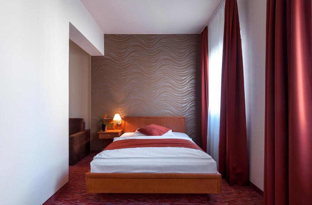 Single Room,43375090:JPEG