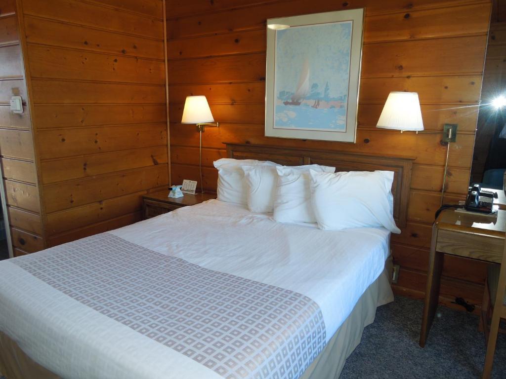 Queen Room - Waterfront