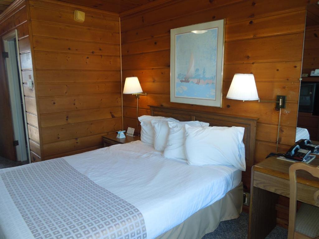 Queen Room Waterfront