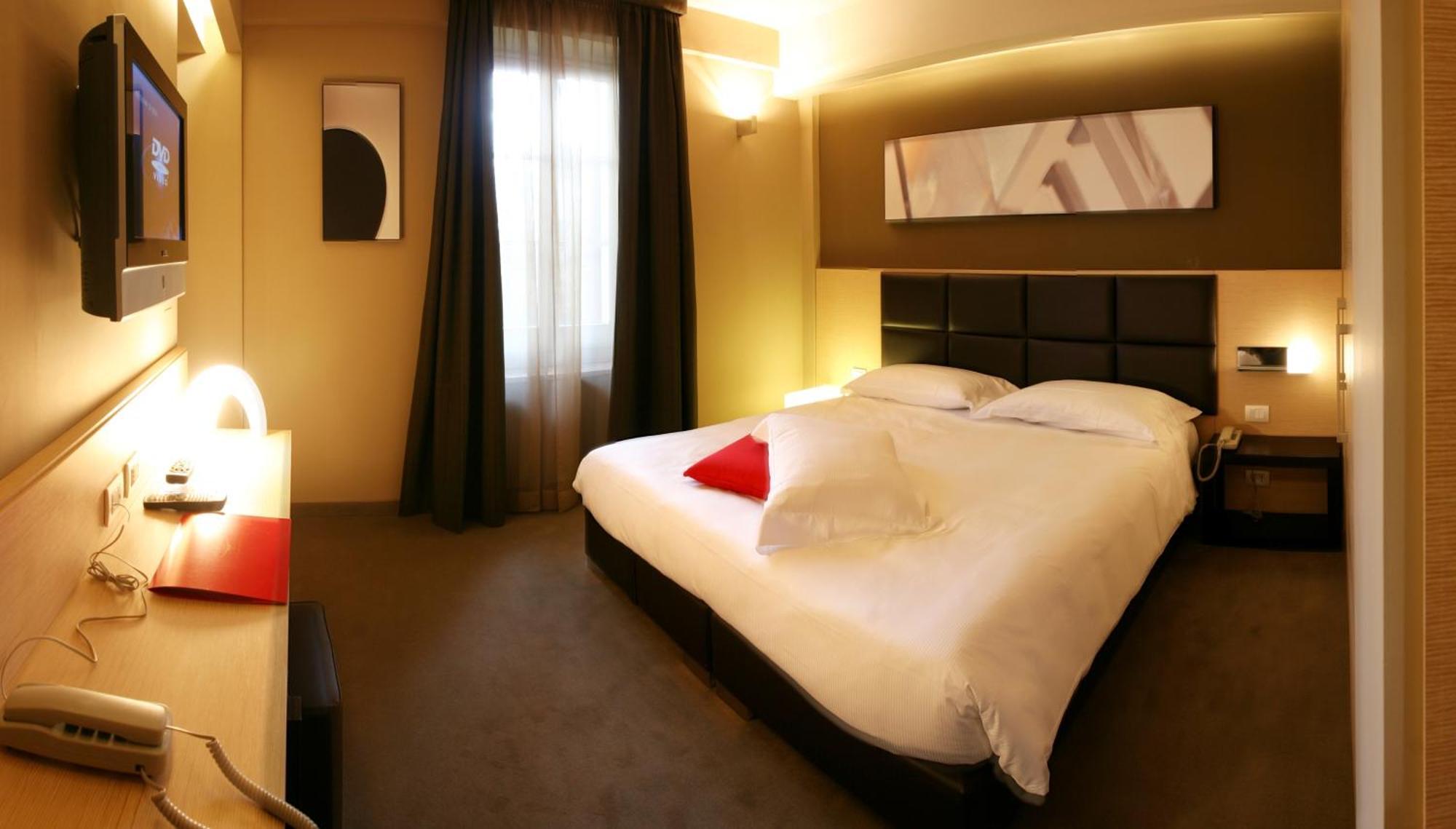 Standard Double or Twin Room,1216270093:JPEG