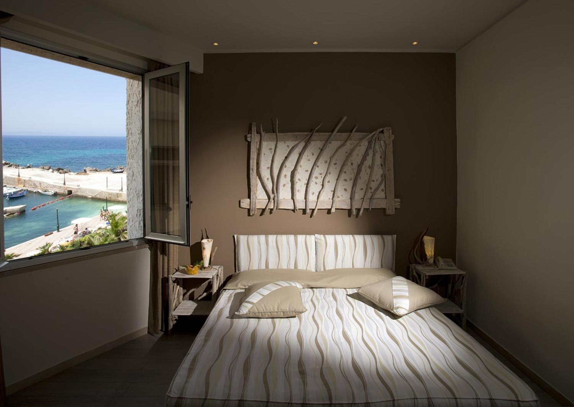 Deluxe Double or Twin Room Balcony Sea View