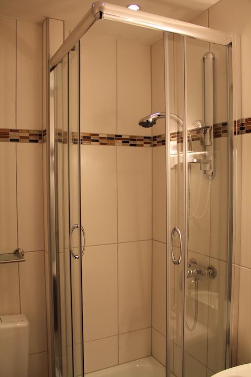 Single Room,433787748:JPEG
