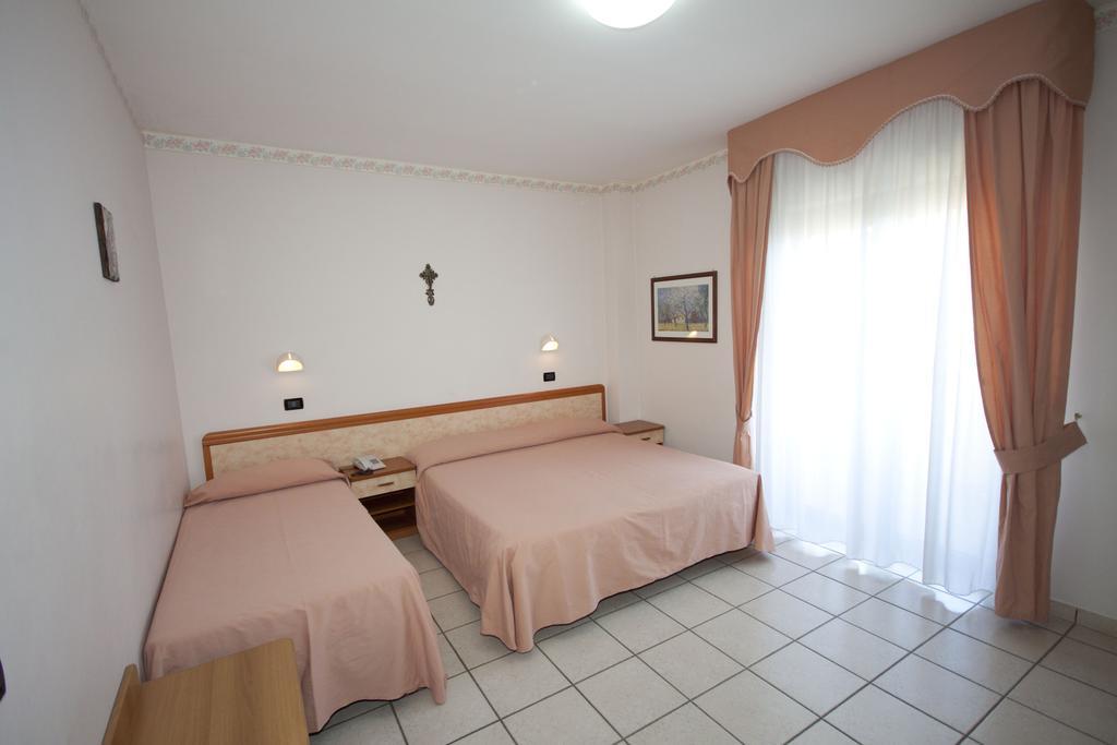 Superior Double or Twin Room,434906190:JPEG