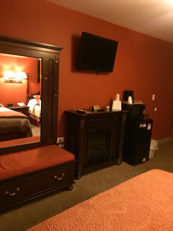 Queen Room Two Queen Beds Balcony