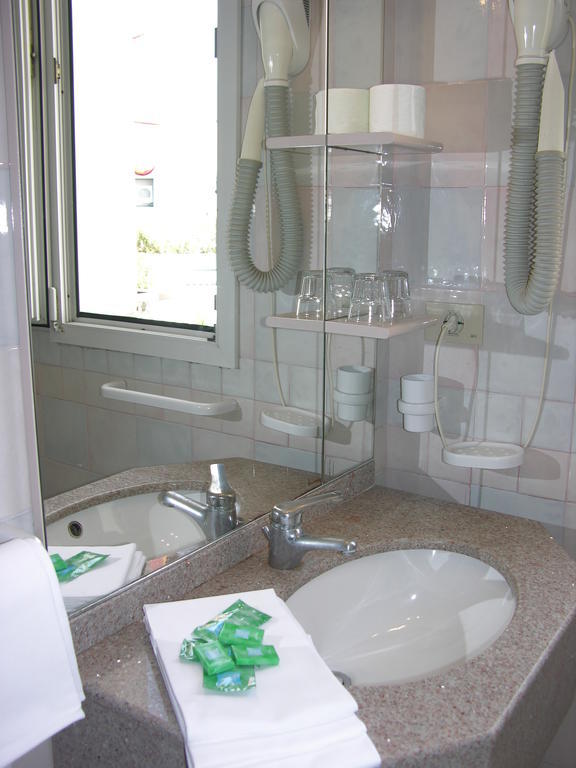 Double or Twin Room with Balcony and Partial Sea View,786326970:JPEG