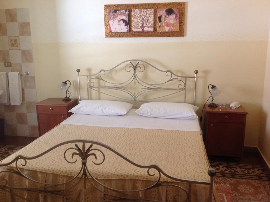 Double or Twin Room,434094009:JPEG