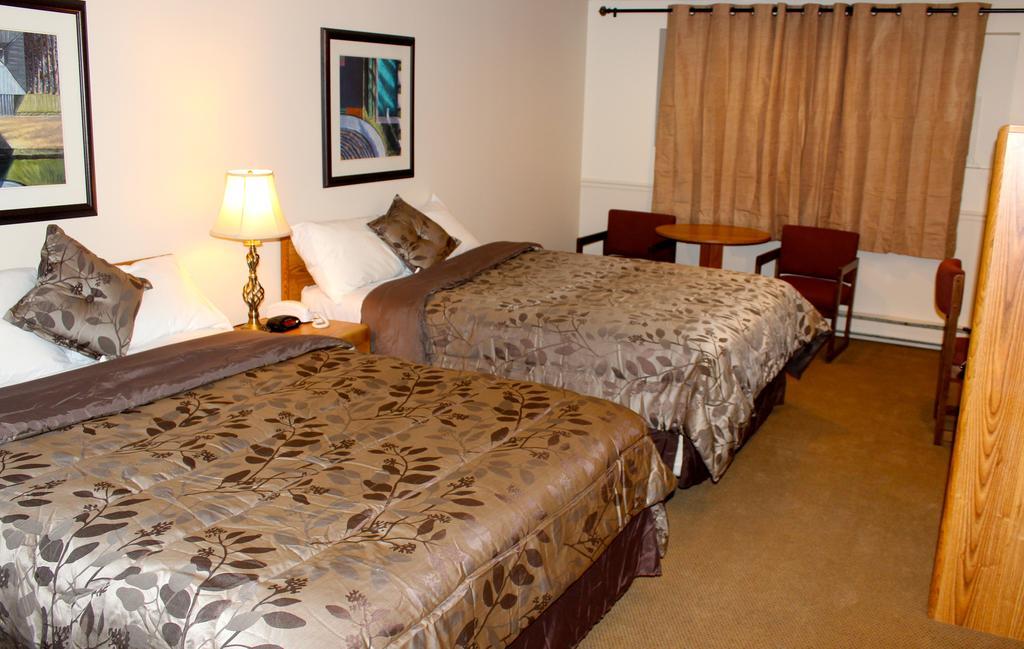 Deluxe Queen Room
