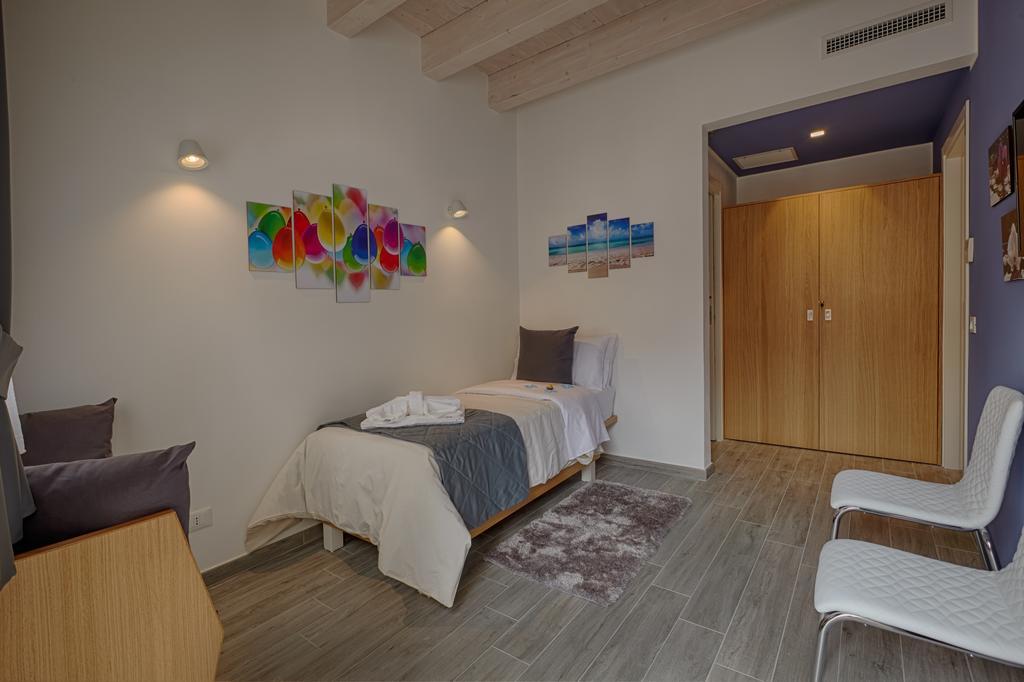 Triple Room,434358108:JPEG