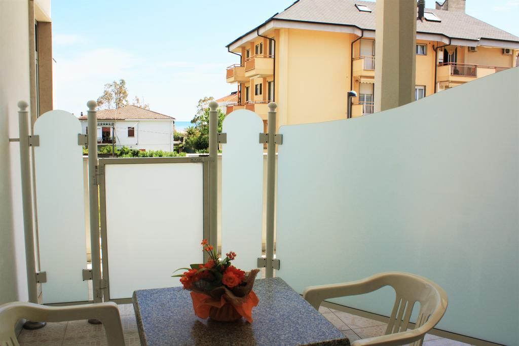 Family Room with Balcony,1613693679:JPEG