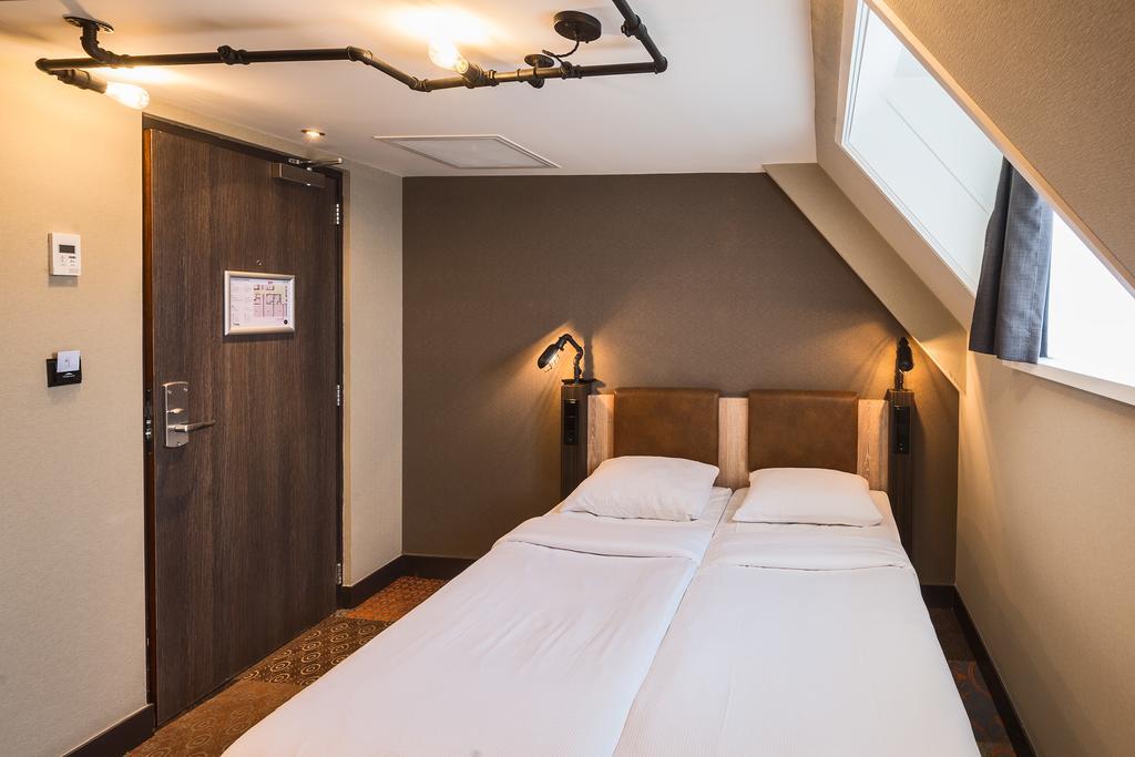 Twin Room,688294701:JPEG