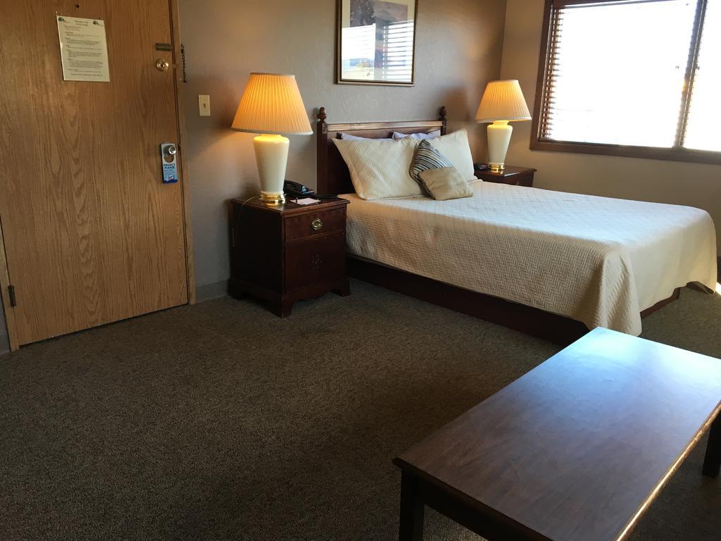 Queen Room Two Queen Beds Non-Smoking