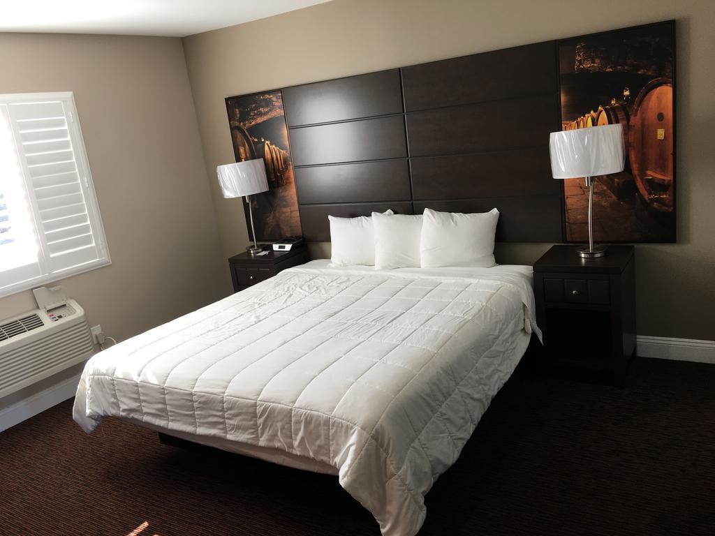 King Room - Non-Smoking