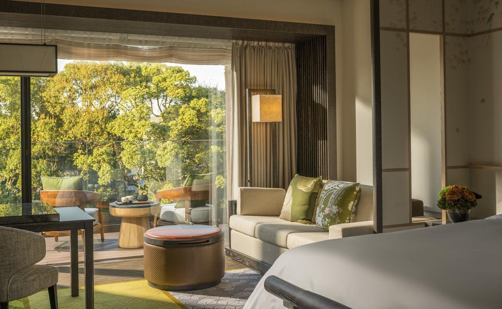 Chambre Lit King-Size Patrimoine Four Seasons - Côté Jardin