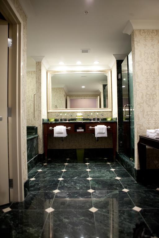 Superior King Suite