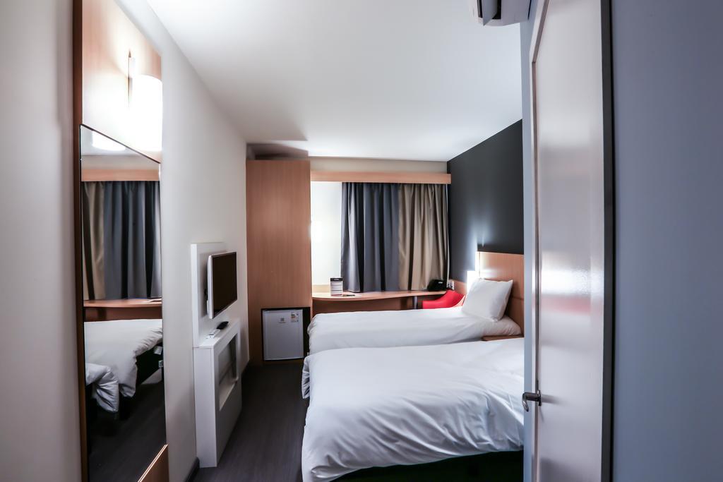 Apartment Twin Beds