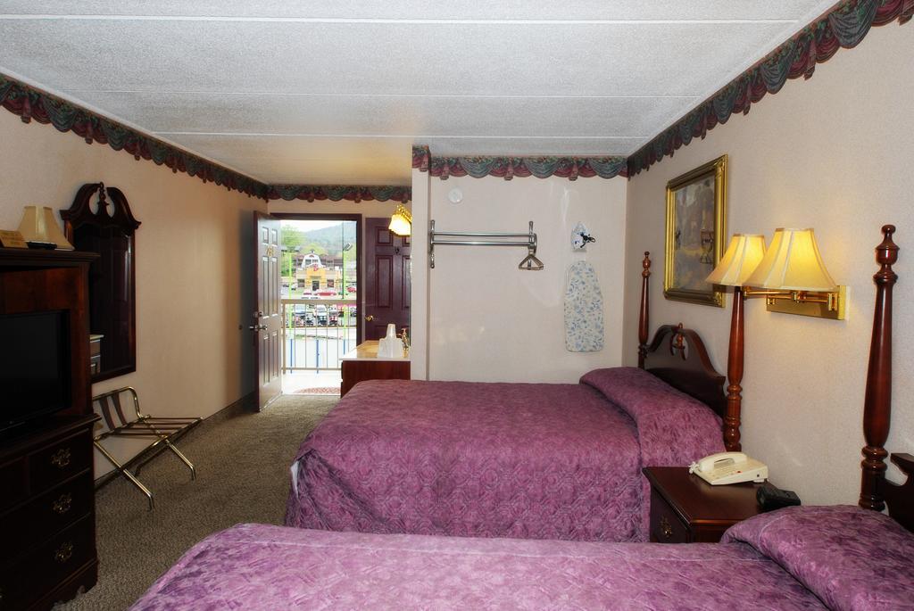 Queen Room Two Queen Beds Balcony