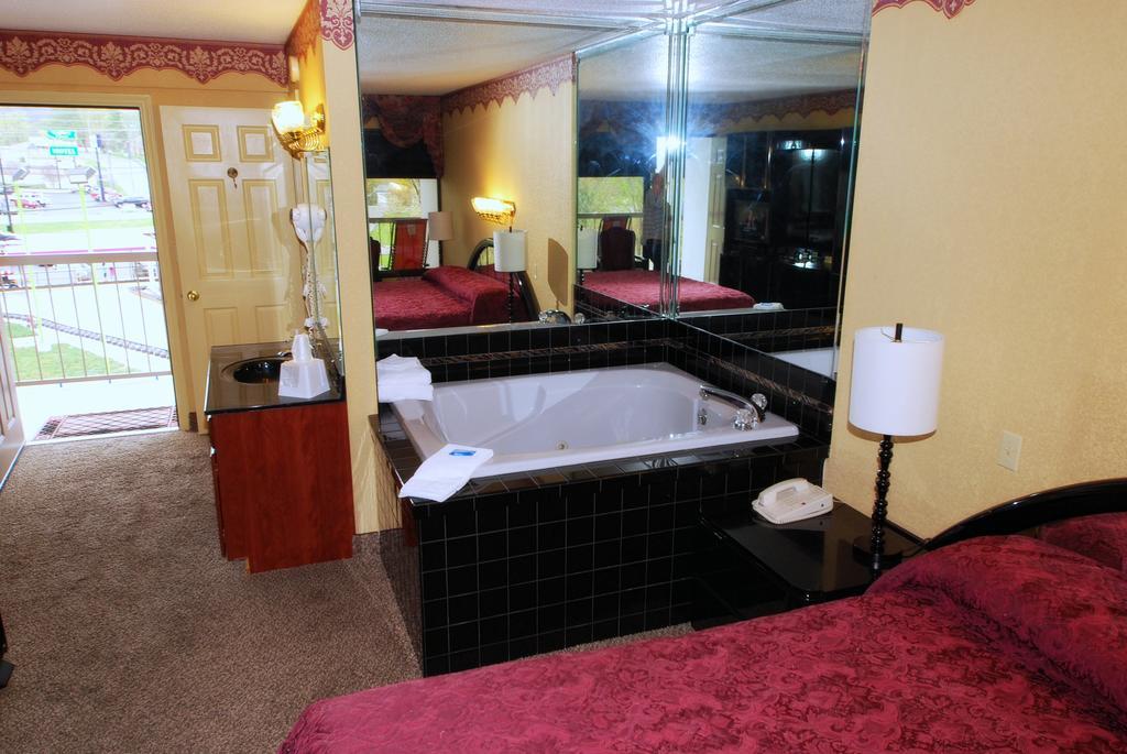 Deluxe King Room Spa Bath