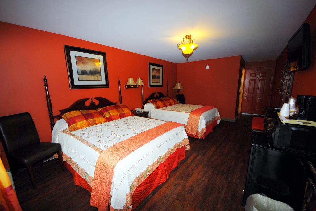 Queen Room Two Queen Beds Balcony