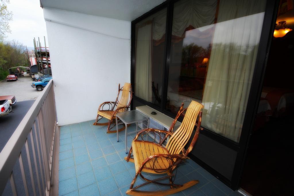 Queen Room Two Queen Beds Balcony