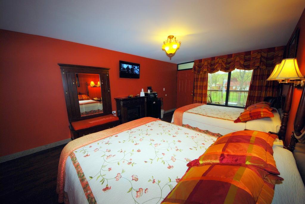 Queen Room Two Queen Beds Balcony