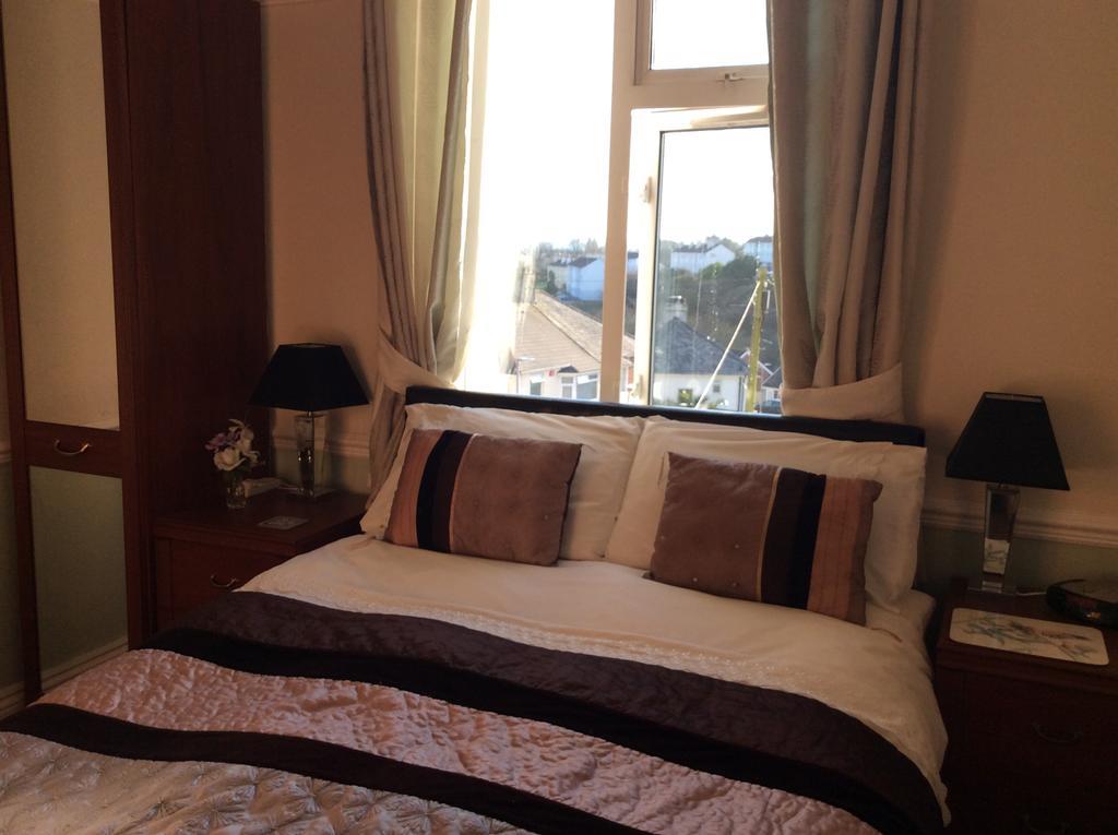 Double Room Private Bathroom